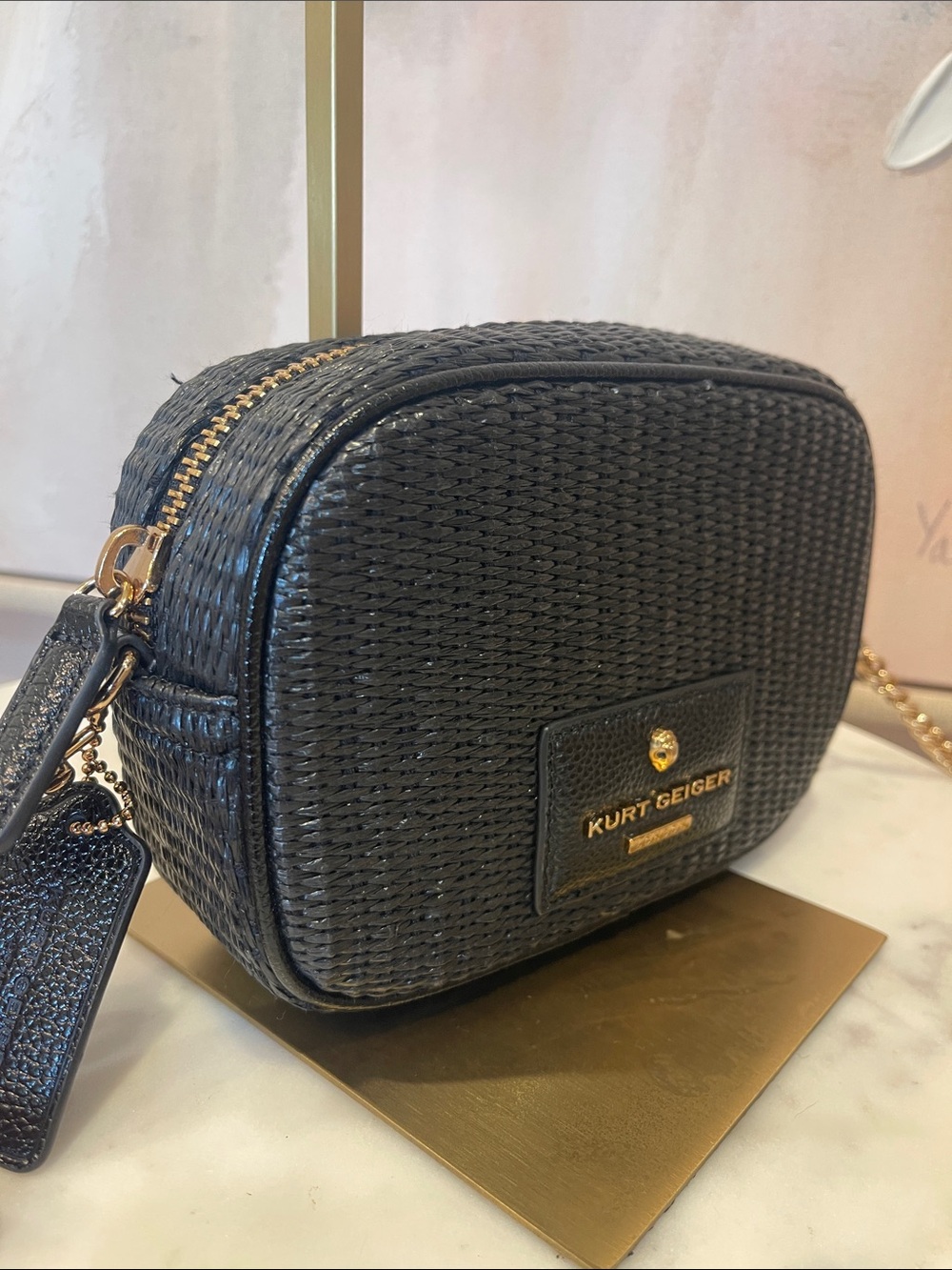 NWOT Kurt Geiger Black Woven Crossbody Camera Bag with Gold Hardware - Picture 3 of 8